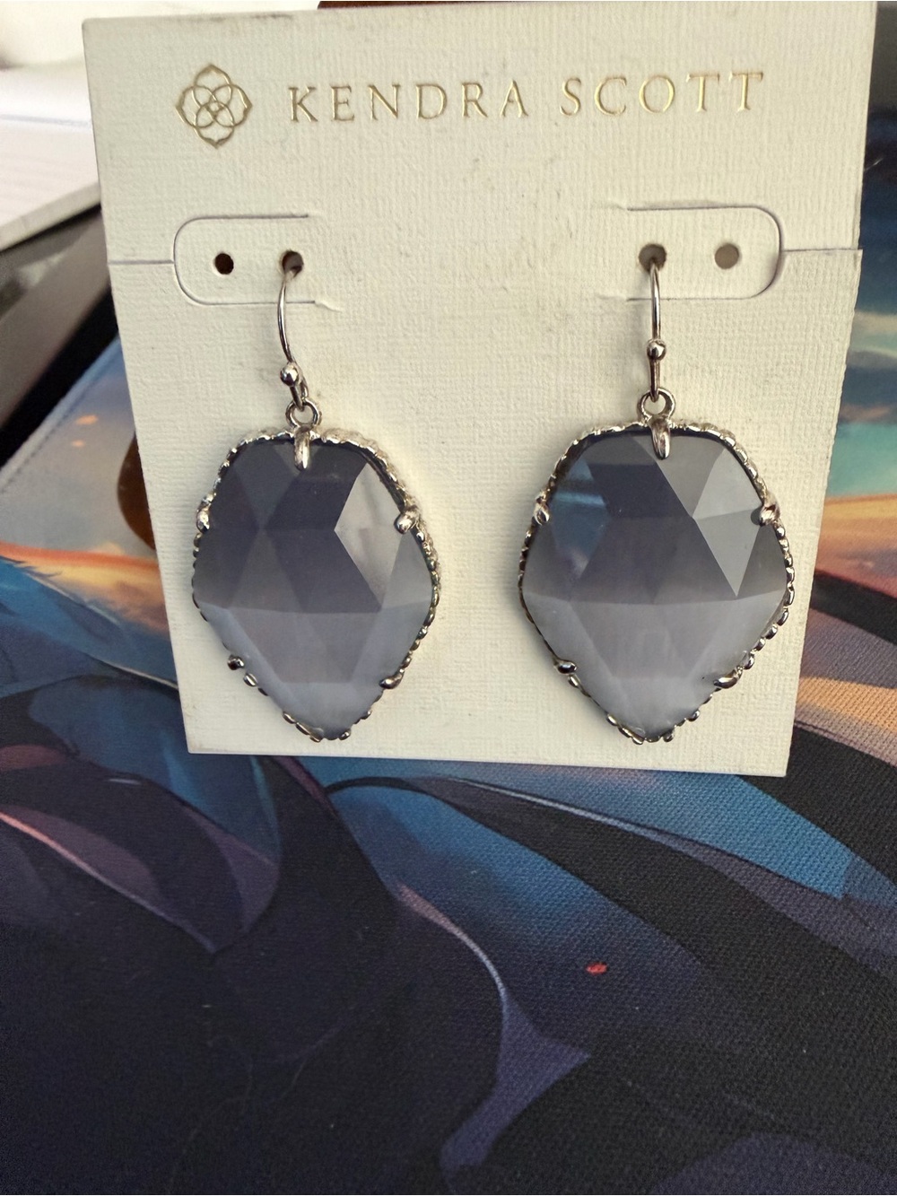 🌻Kendra Scott Faceted Slate Gray Elle-Style Drop Earrings - Picture 4 of 6